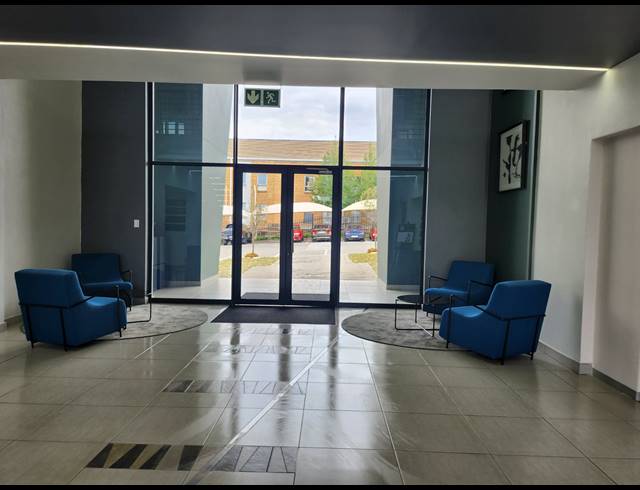 159M² OFFICE TO LET IN HALFWAY GARDENS
